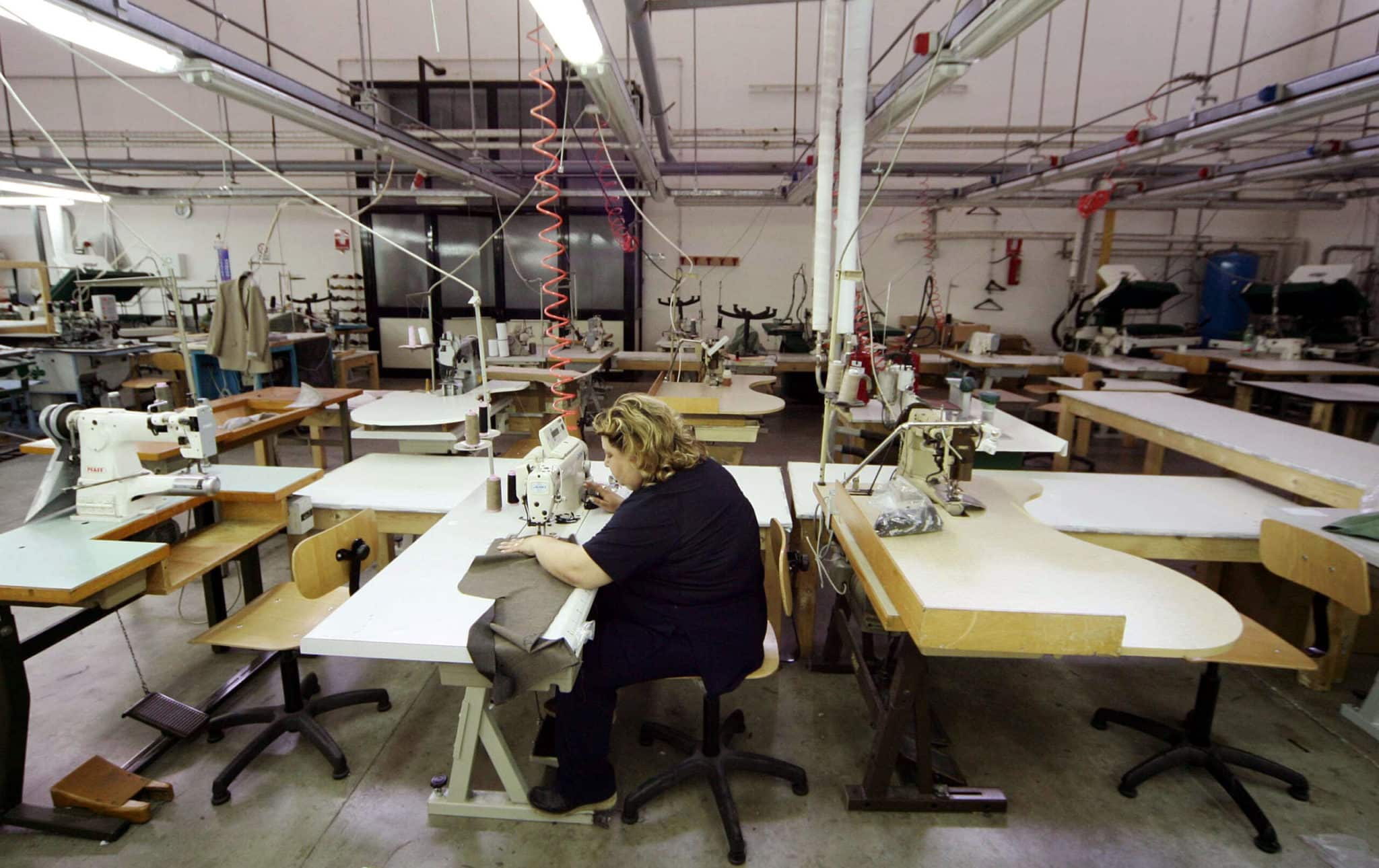 Inchiesta Armani Operations, dall’azienda in subappalto: «Le cinture vendute a 15 euro, per eludere i controlli ci chiudevano in sgabuzzino» 1 GOLF 20240406121907180 TECNAVIA PHOTO GENERALE 600968 scaled.jpg