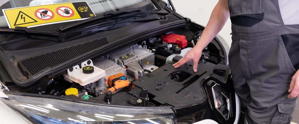 Manutenzione renault ZOE Hella.jpg