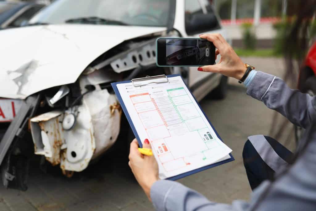 Perizia auto incidentata per risarcimento assicurazione.jpg
