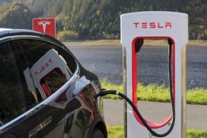 Ricarica rapida auto elettriche Supercharger Tesla.jpg