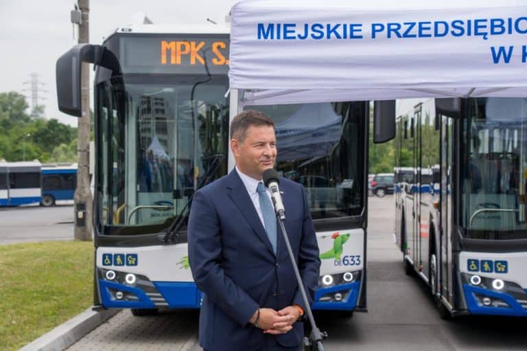 Sindaco di Cracovia alla consegna dei nuovi autobus elettrici scaled e1712048674250.jpg