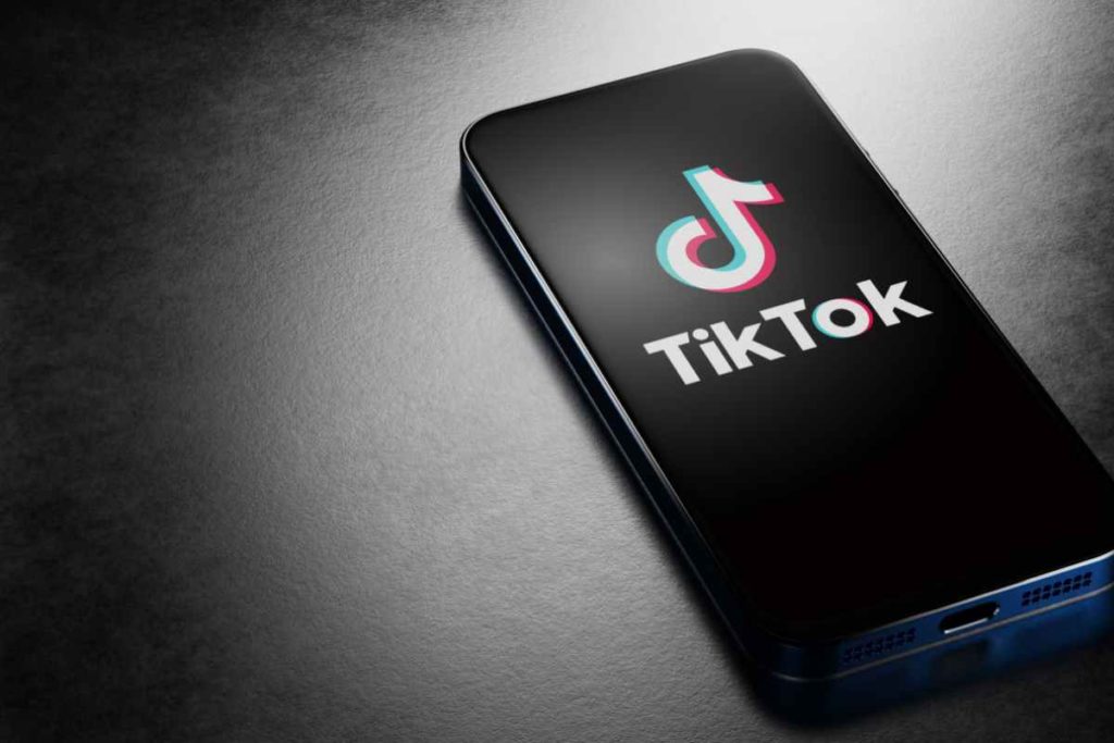 TikTok minori di 18 anni.jpg
