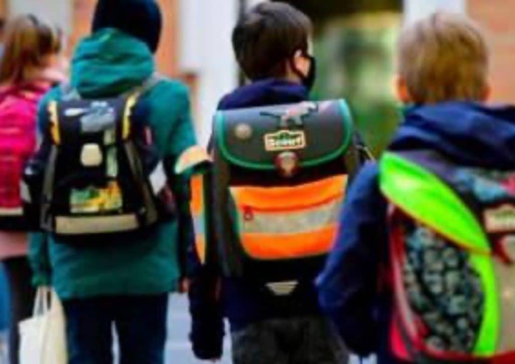 bambini scuola.jpeg