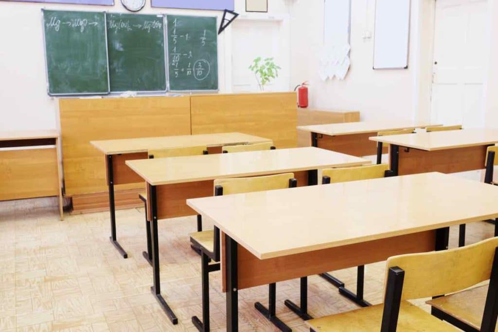 cattedra scuola.jpg