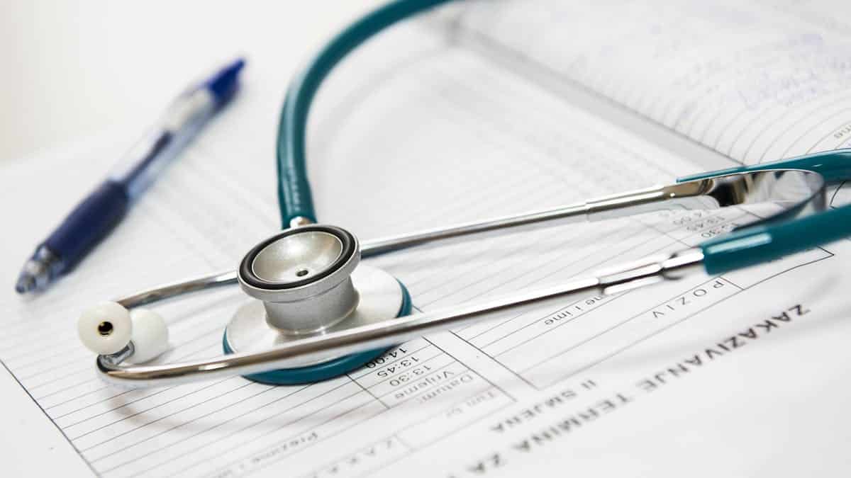 Morì di infarto dopo diagnosi di gastroenterite, la Cassazione: con sintomi gravi la guardia medica deve visitare a domicilio 1 dottore.jpeg