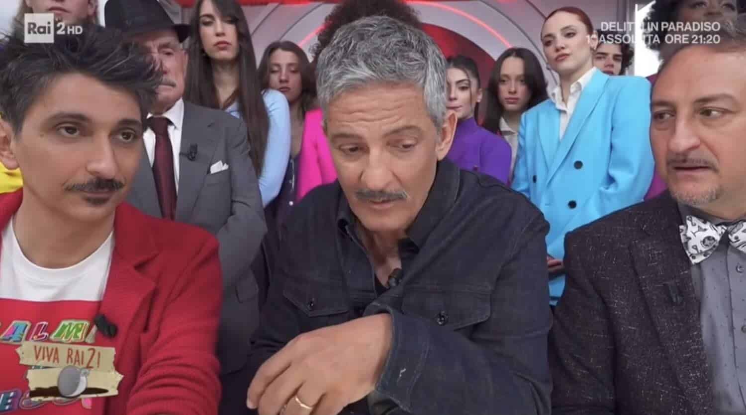 Fiorello smette di scherzare e si commuove davanti alla strage di Suviana: «Non possiamo rimanere insensibili» – Il video 1 fiorello suviana.jpg