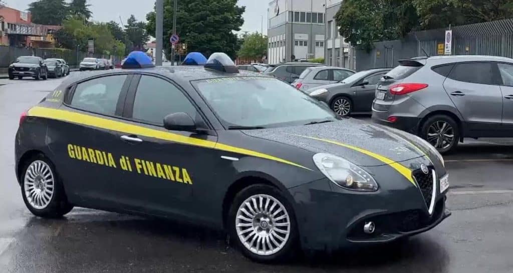 guardia finanza milano.jpg