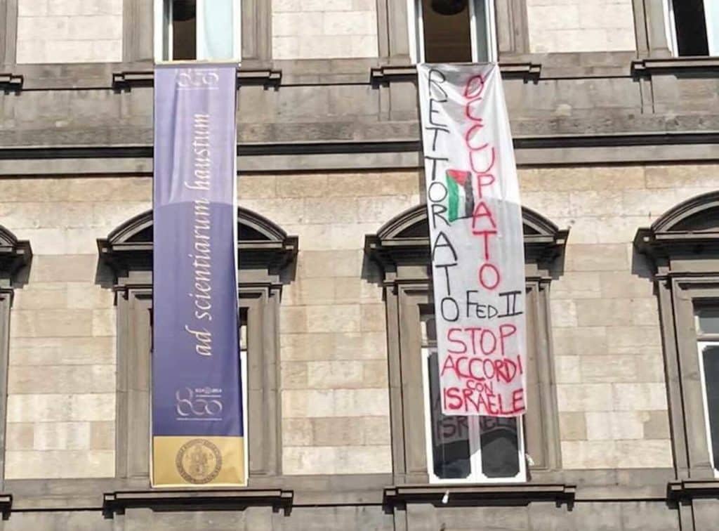 napoli rettorato occupato vs israele.jpg