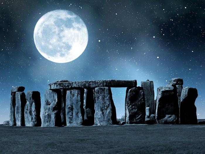 stonehenge moon m.jpg