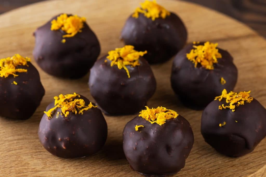 tartufi al cioccolato con colomba.jpg