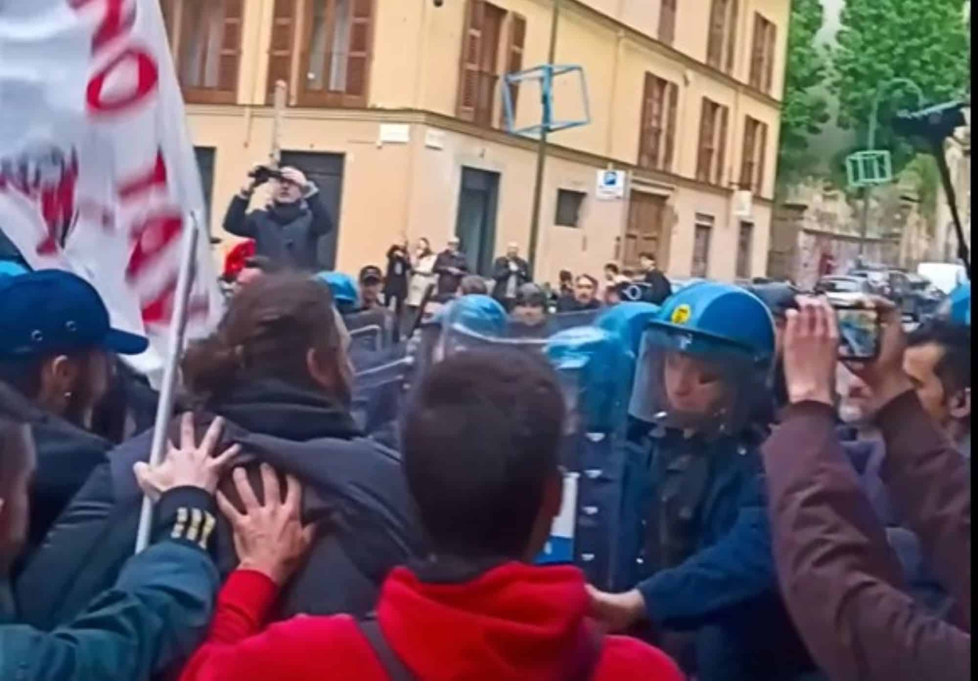 Torino: manifestanti pro Palestina cercano di raggiungere la zona rossa. Respinti dalla polizia – Il video 1 torino g7.jpg