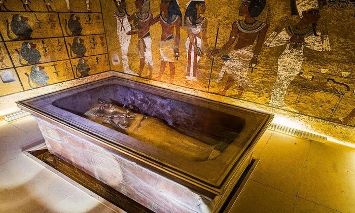 tutankhamun tomb curse m.jpg