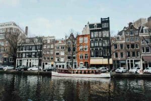 Amsterdam turismo di massa.jpg