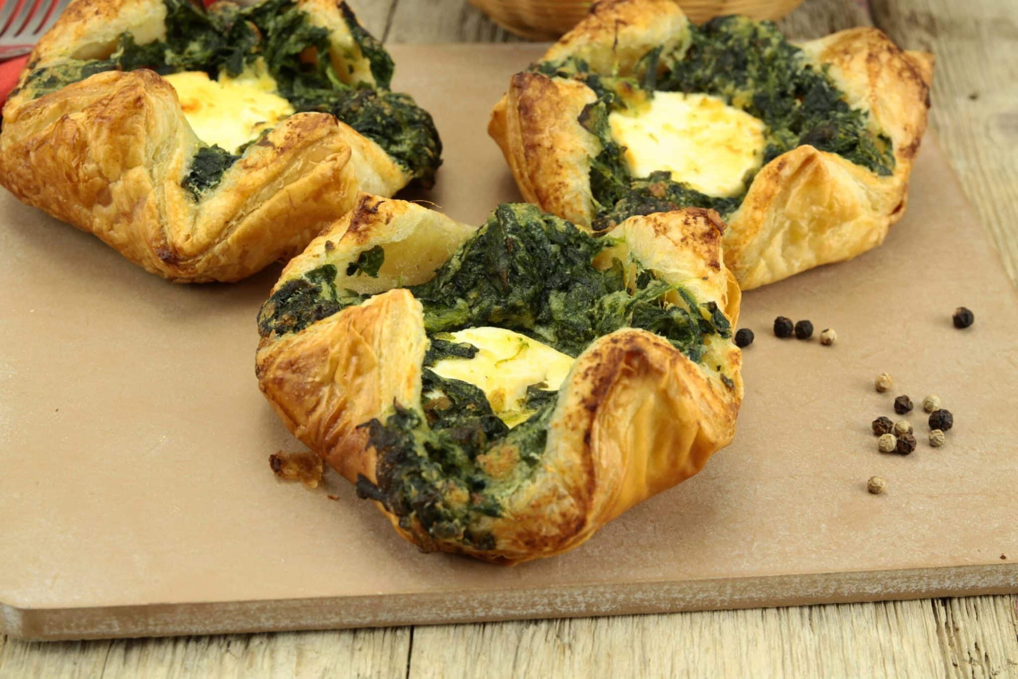 Cestini con spinaci e mozzarella: saporiti e pronti al volo! 1 Cestini spinaci scaled.jpg