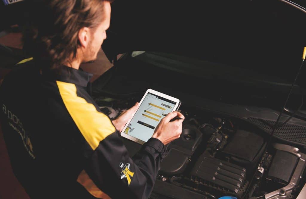 Copertina Come si sta preparando LKQ alle auto connesse ed eletrificate LKQ RHIAG.jpg