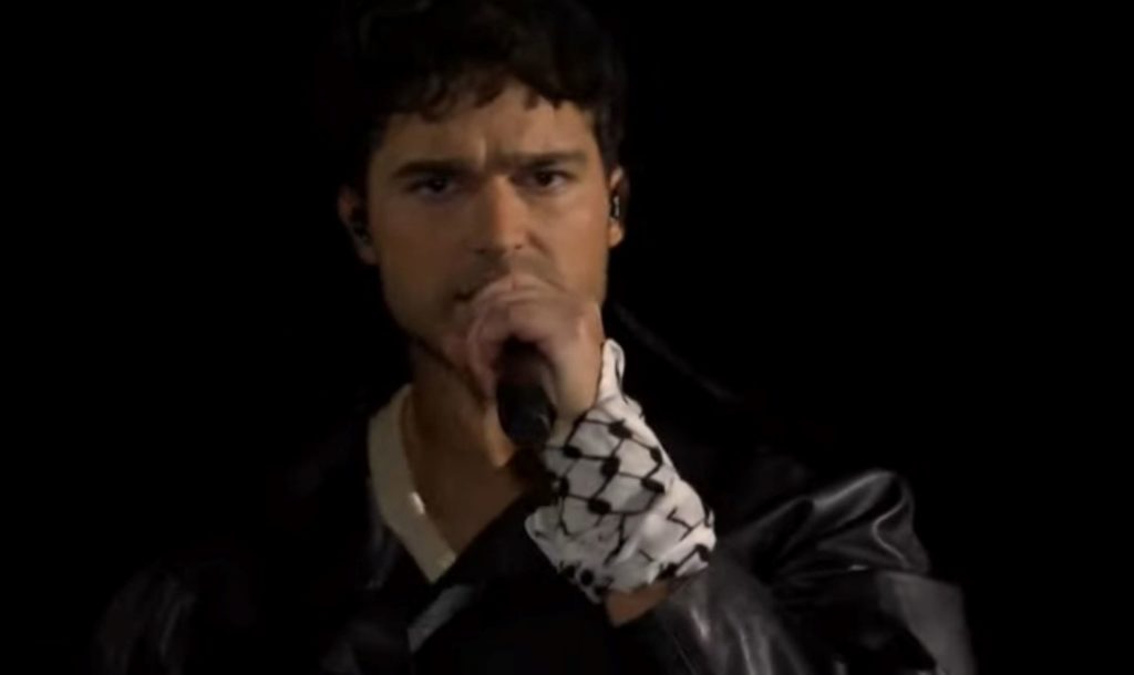 Eric Saade eurovision kefiah 1.jpg