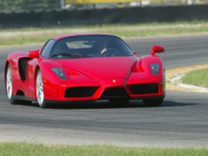 Ferrari Enzo in pista e1715173669626.jpg
