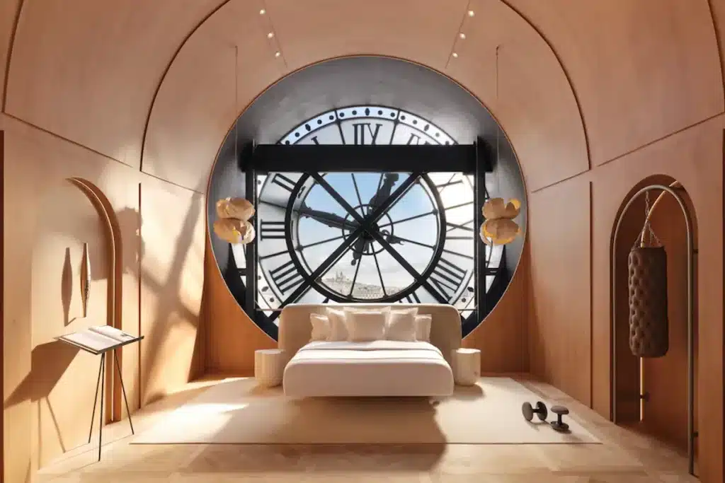 Icon Musee dOrsay Airbnb.webp