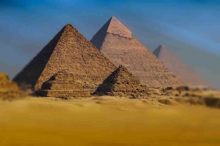 Piramidi di Giza.jpg