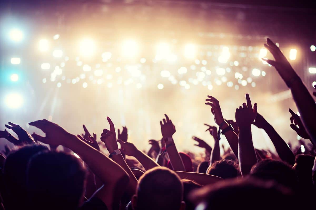 Radio Italia Live 2025 a Palermo: ecco la scaletta dei cantanti 1 SH concerto persone.jpg