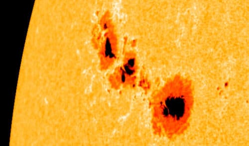 Sunspots 1302 Sep 2011 by NASA 500x294.jpg