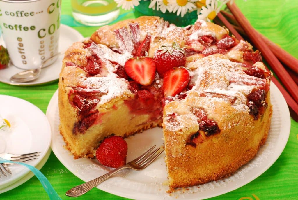 Torta fragole e mele scaled.jpeg