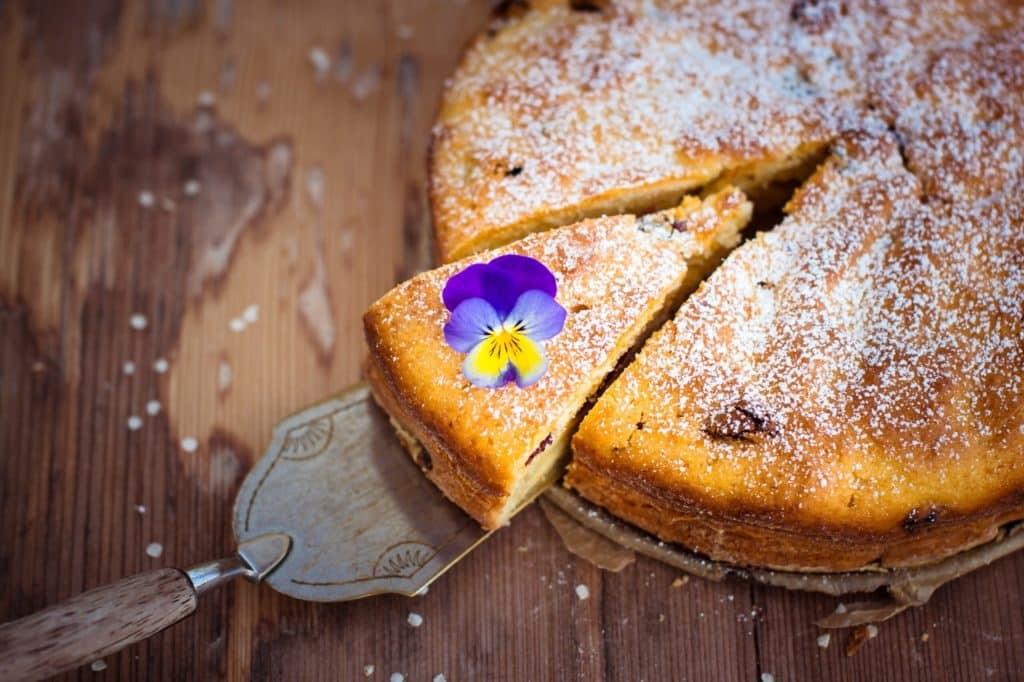 Torta mele e viole scaled.jpg