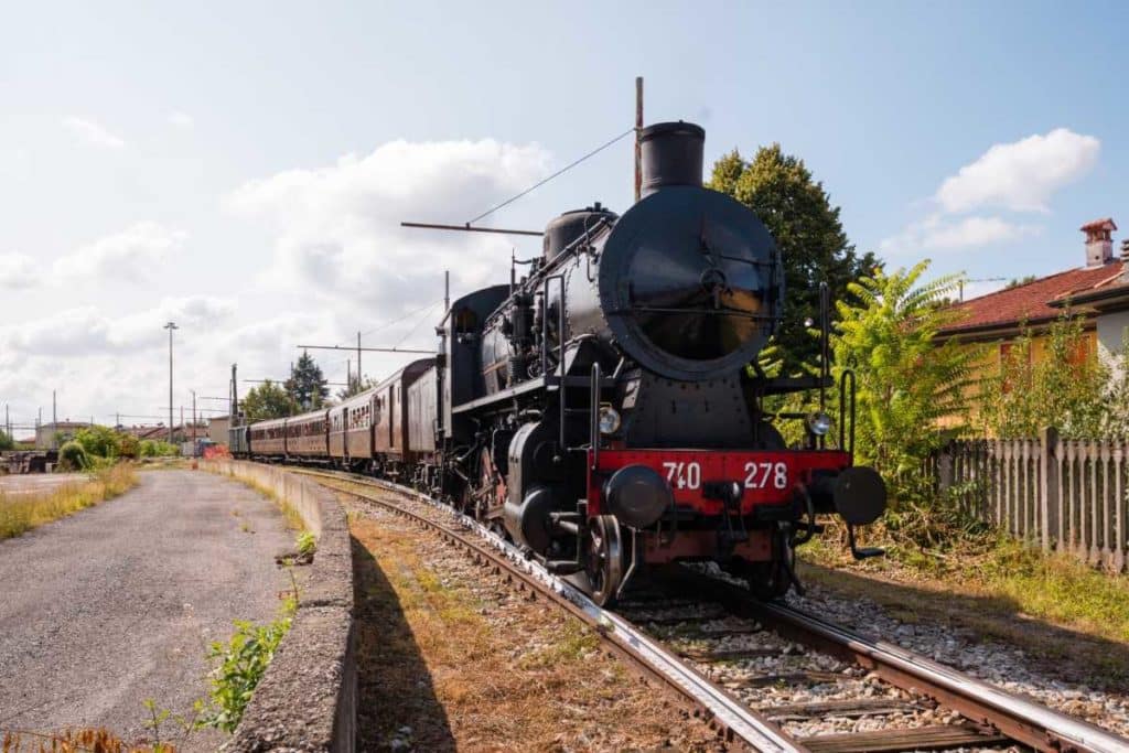 Treni storici.jpg