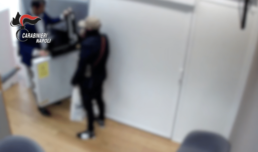 carabinieri napoli rapina.png