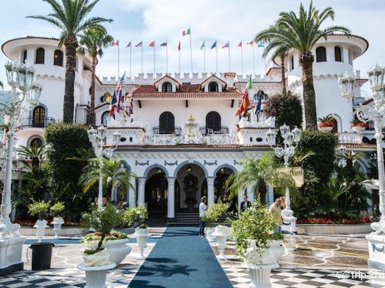 Il Castello delle cerimonie a rischio demolizione, la famiglia Polese per ora in affitto: cosa può succedere dopo il voto di giugno 1 castello cerimonie.jpeg