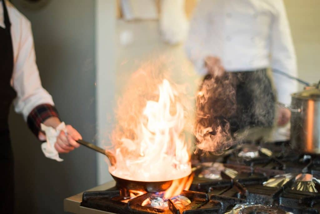 fiamme in cucina.jpg