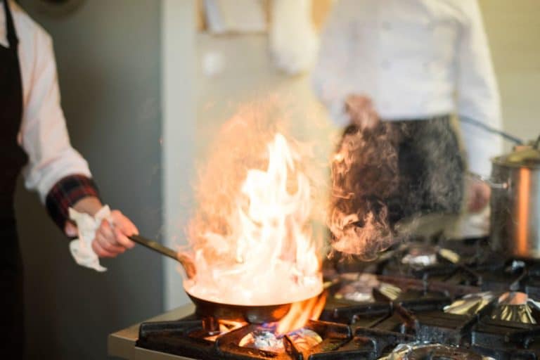 fiamme in cucina.jpg