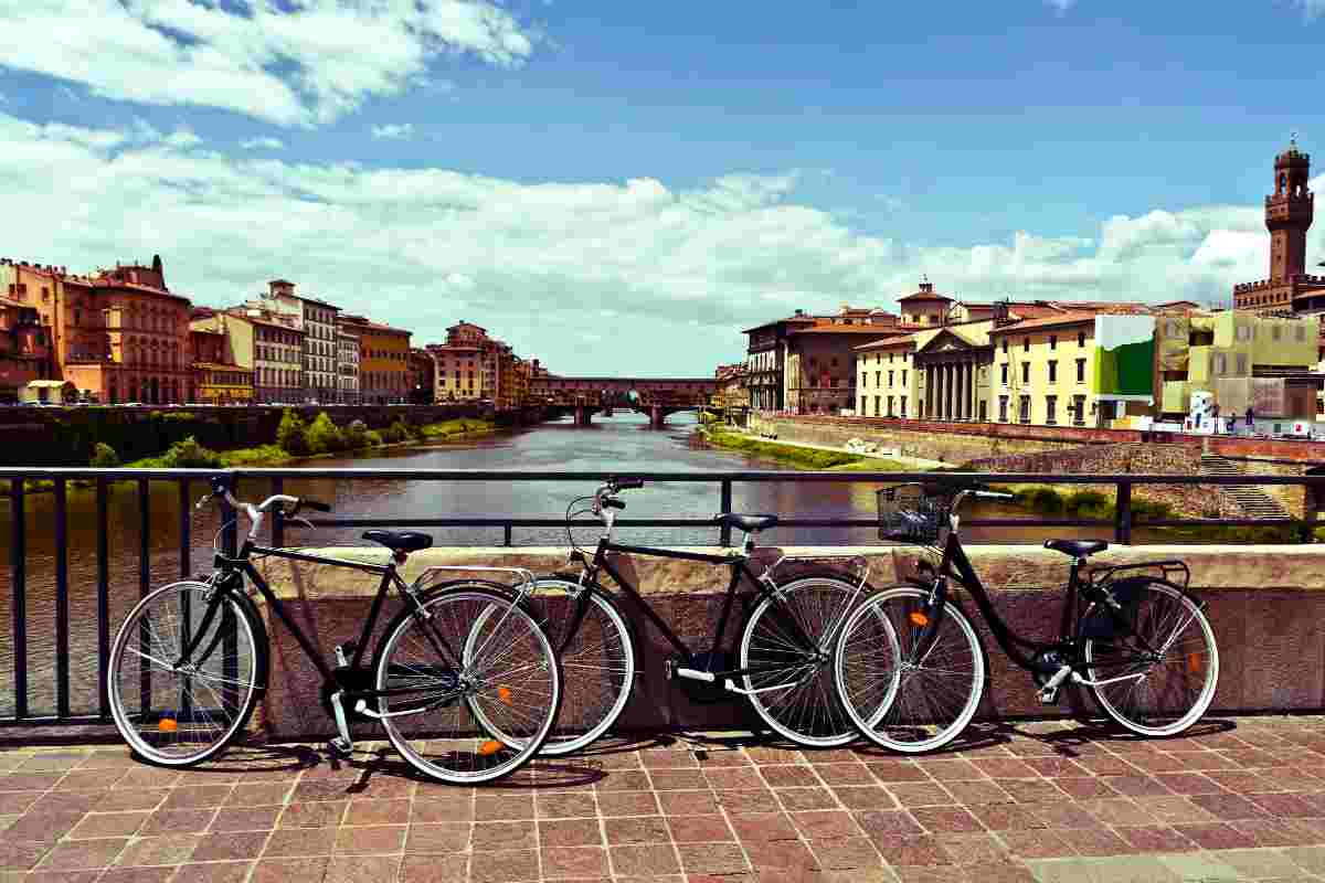 Più pedali, più guadagni: Firenze premia fino a 30 euro al mese chi va a scuola o a lavoro con la bici 1 firenze bici.jpg
