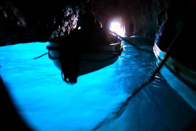 Grotta azzurra: la leggenda e tutto quello che c’è da sapere prima di visitarla 10 grotta azzurra capri.jpg