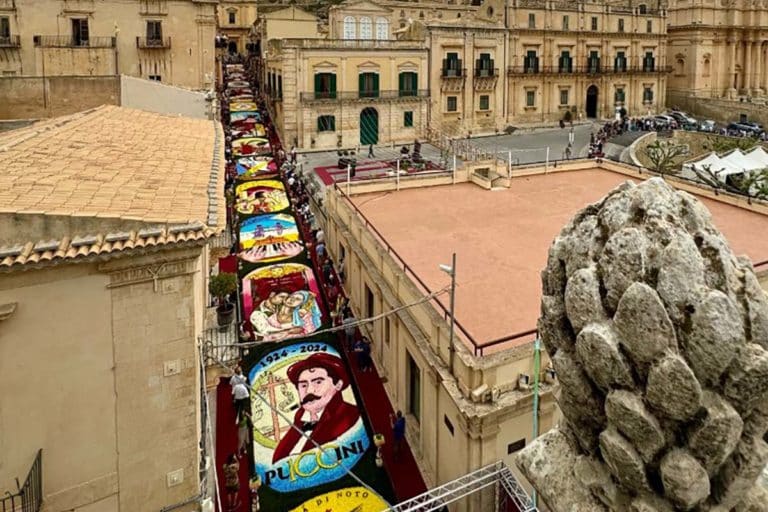 infiorata noto.jpg