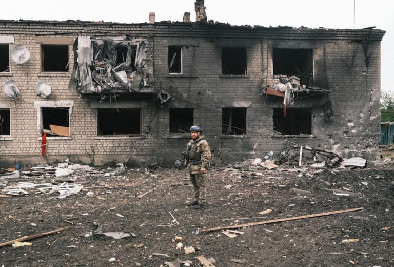 La Russia avanza verso Kharkiv, allarme rosso nella Nato: l’Estonia valuta l’invio di truppe in Ucraina 1 kharkiv bombe.jpg