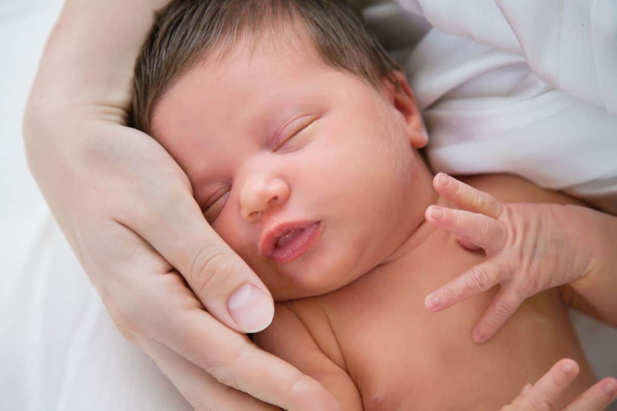 Kangaroo Mother Care, la marsupio-terapia e il contatto pelle a pelle sono vitali per i nati prematuri 1 marsupio terapia.jpg