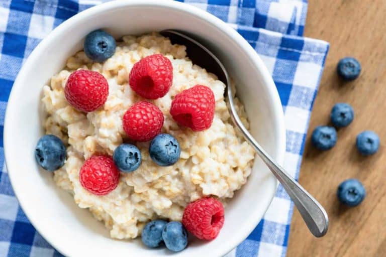 Per la colazione preparo sempre questo porridge ai fiocchi di avena con frutti di bosco, fa impazzire tutta la famiglia (anche i bambini) 5 porridge ai frutti di bosco 1.jpg
