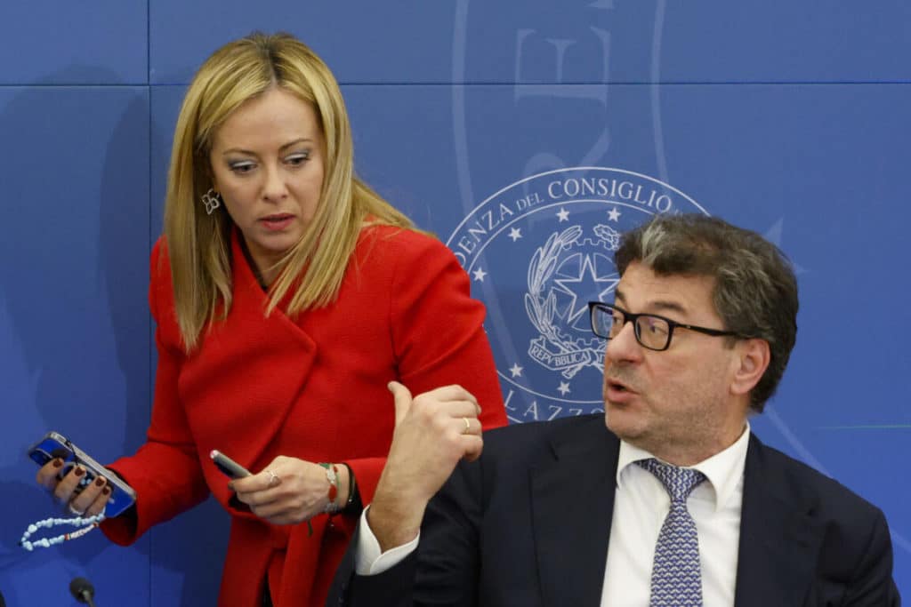 tassa extraprofitti banche giorgia meloni giancarlo giorgetti.jpeg