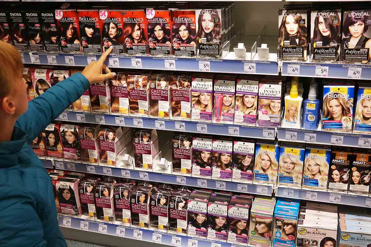 Tinture per capelli: i marchi più noti (tra cui l’Oréal e Garnier) contengono troppi ingredienti controversi 1 tinture test.jpg