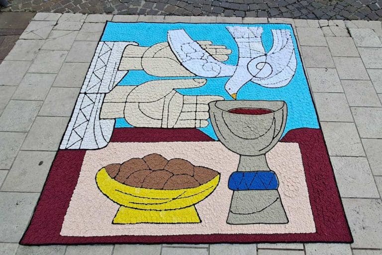 San Salvo, il comune abruzzese dove ogni anno si svolge la meravigliosa ‘Infiorata all’uncinetto’ 9 uncinetto infiorata.jpg