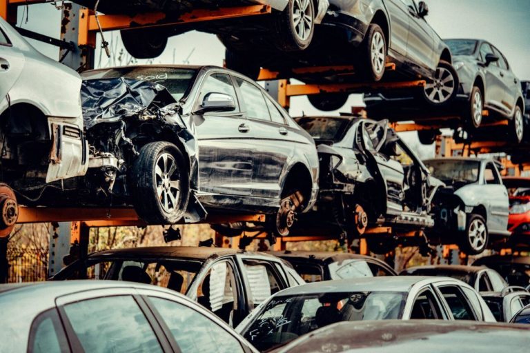 Auto fuori uso destinate alla demolizione e allo smaltimento e1717578872352.jpg