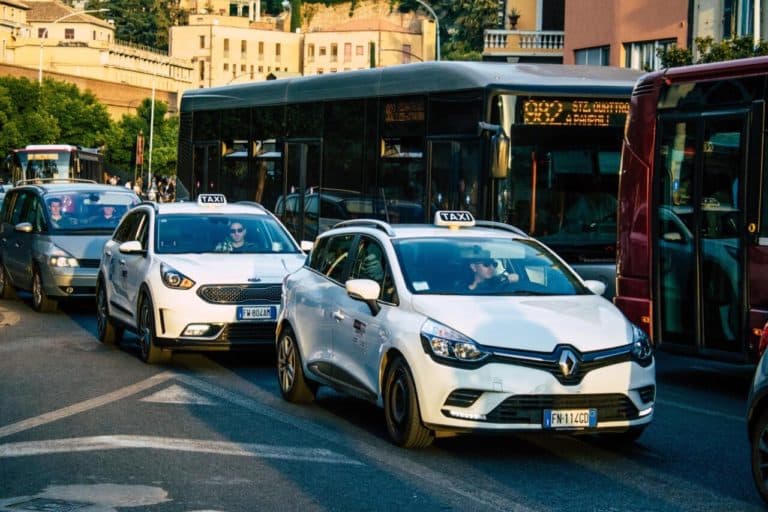 Auto taxi e1718809152493.jpg