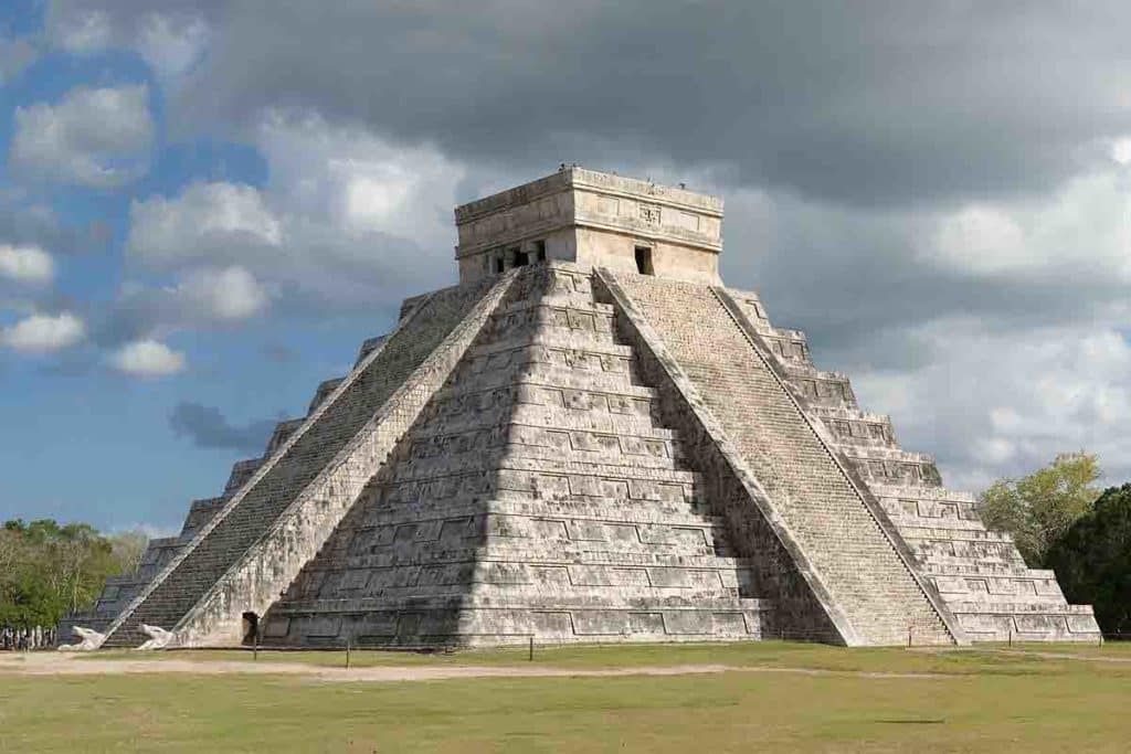 Chichen Itza Maya.jpg