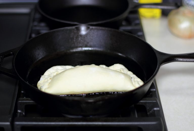 Panzerotti in padella scaled.jpg