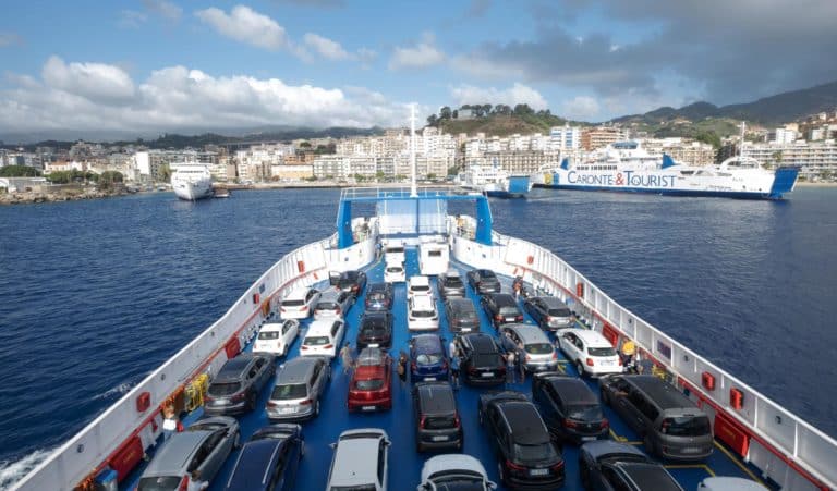 Traghetto stretto di Messina.jpg
