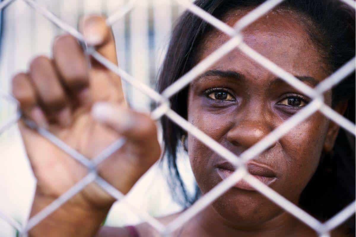 “Abusate dai soldati inglesi”, le accuse delle donne del Kenya riapre il capitolo degli stupri da parte di militari 1 donna africa.jpg