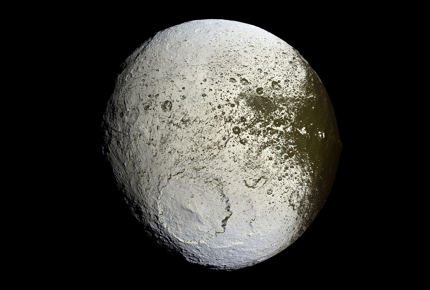 Giapeto: il misterioso satellite di Saturno e le sue strane caratteristiche 1 giapeto.jpg