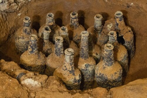 glass bottles found mount vernon virginia 500x333.jpg