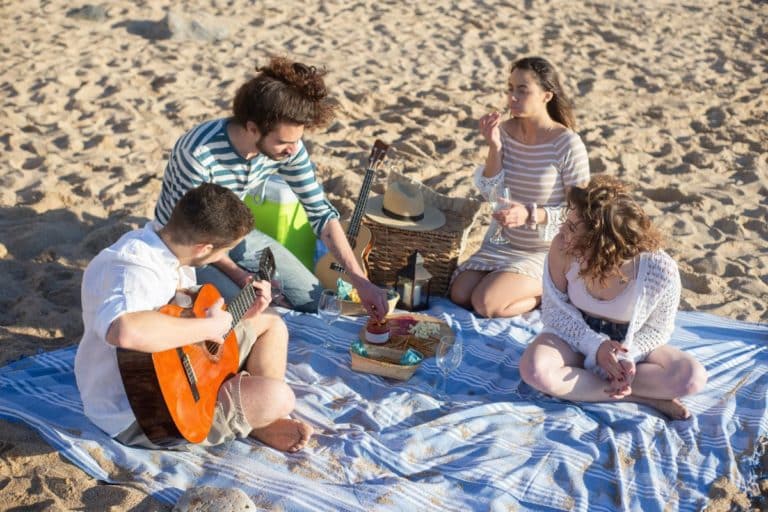 mangiare in spiaggia.jpg